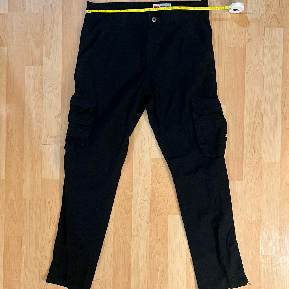 Wrangler Mens Black Cargo Pants, Utility, 33 x 30, Military